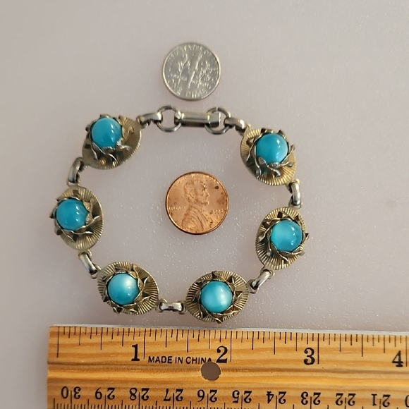 Teal, blue Moonglow Thermoset stones set gold tone link bracelet VINTAGE - Picture 2 of 7
